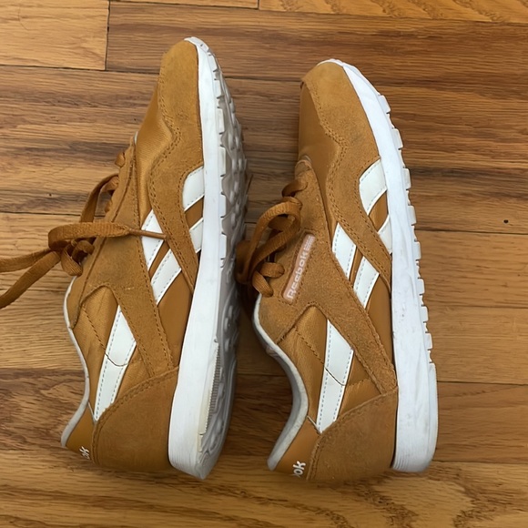 Reebok Classics - Picture 3 of 4